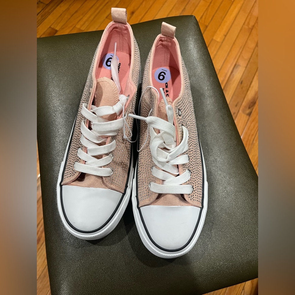 NEW. ROCK & CANDY MOANA PINK GLITTER SNEAKERS. SIZE 9